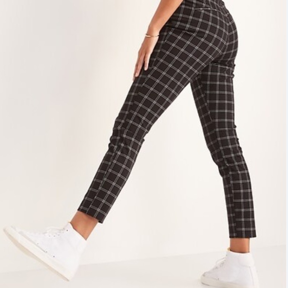 Old Navy High-Waisted Pixie
Ankle Pants